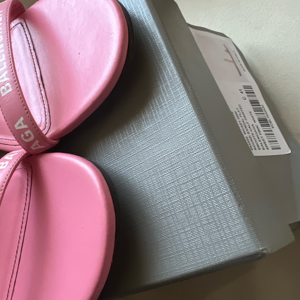 Host Pick 🥳🥳🌸Balenciaga Flat Sandals - Picture 5 of 7